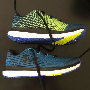 💙 EUC-Under Armour boys shoes